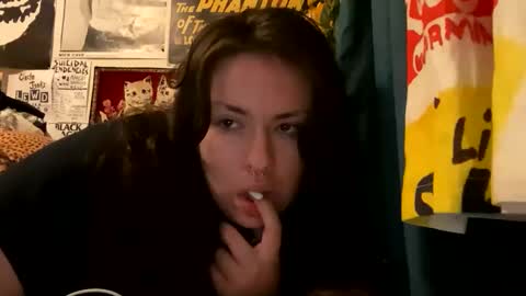 Snapshot of justalittlewetnow chatting on October 21, 2:59 am justalittlewetnow online show from October 21, 2:59 am