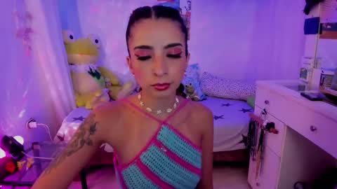 Snapshot of justmia_ chatting on February 5, 4:48 am Mia online show from February 5, 4:48 am