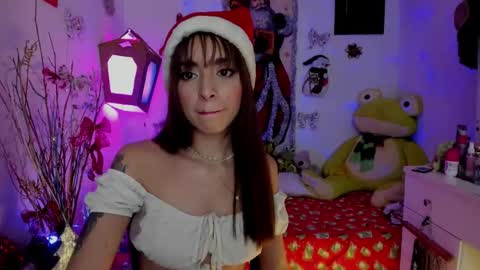 Snapshot of justmia_ chatting on December 15, 1:24 am Mia online show from December 15, 1:24 am