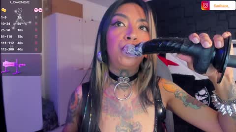 Snapshot of kadarah chatting on December 26, 9:47 pm Kadarah online show from December 26, 9:47 pm