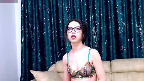 Kaila Lewis online show from December 1, 6:21 pm