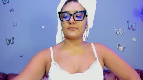 kaira_mosse_ online show from December 2, 11:45 am