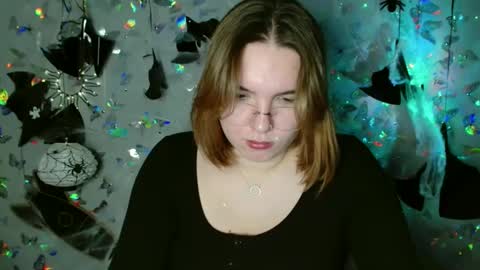 Kaitlin online show from October 1, 5:18 pm