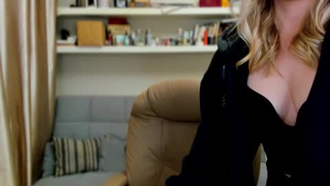 Snapshot of kara_smith_ chatting on September 16, 11:46 pm Kara. Off from 15th till 24th of December online show from September 16, 11:46 pm