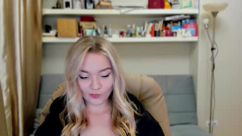 Snapshot of kara_smith_ chatting on October 9, 11:31 pm Kara. Off from 15th till 24th of December online show from October 9, 11:31 pm