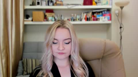 Snapshot of kara_smith_ chatting on September 12, 10:39 pm Kara. Off from 15th till 24th of December online show from September 12, 10:39 pm