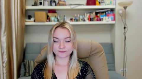 Snapshot of kara_smith_ chatting on September 18, 11:58 pm Kara. Off from 15th till 24th of December online show from September 18, 11:58 pm