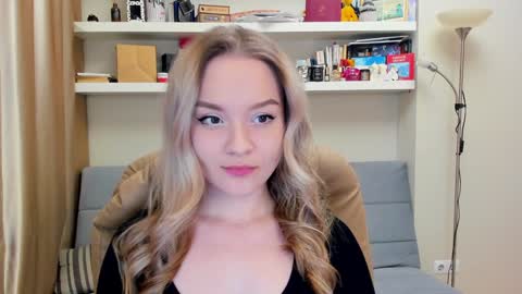 Snapshot of kara_smith_ chatting on January 5, 9:47 pm Kara. Off from 15th till 24th of December online show from January 5, 9:47 pm