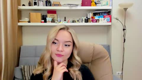 Snapshot of kara_smith_ chatting on February 14, 9:53 pm Kara. Off from 15th till 24th of December online show from February 14, 9:53 pm