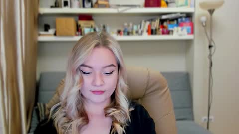 Snapshot of kara_smith_ chatting on October 2, 10:48 pm Kara. Off from 15th till 24th of December online show from October 2, 10:48 pm