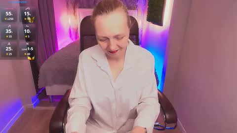 Snapshot of karen_villis chatting on October 7, 11:47 am Karen online show from October 7, 11:47 am