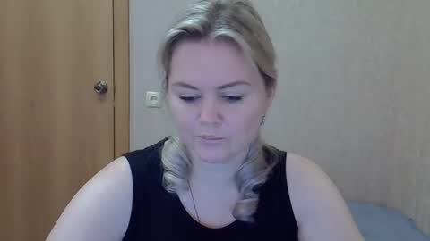 karennelsonx online show from February 12, 11:56 am