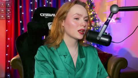 Snapshot of kari_lunna chatting on December 21, 3:25 am Karoline online show from December 21, 3:25 am