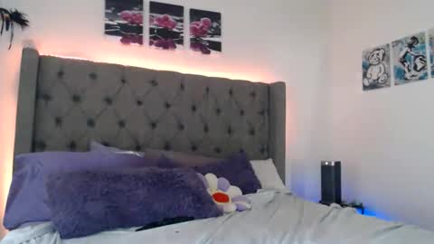 karinakummings online show from November 23, 9:05 pm