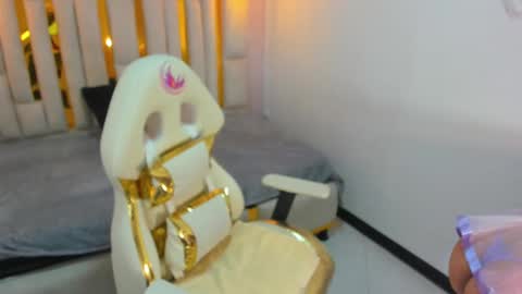 Snapshot of karla_hernandez chatting on February 10, 10:53 am Karla online show from February 10, 10:53 am