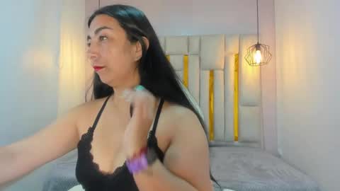 Snapshot of karla_hernandez chatting on February 6, 10:47 am Karla online show from February 6, 10:47 am