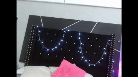 karlaroas online show from January 8, 1:31 am