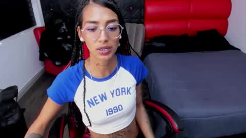karlaslutskinny__ online show from May 15, 11:40 pm