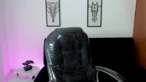 Snapshot of karlye_hot chatting on February 28, 3:48 am KARLYE online show from February 28, 3:48 am