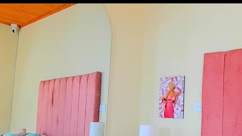 karoline online show from December 1, 7:38 pm