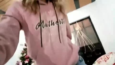 Snapshot of karol_goode chatting on December 31, 11:39 pm karol_goode online show from December 31, 11:39 pm