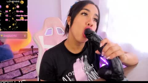 Snapshot of karol_ivonne chatting on December 4, 7:45 pm karol online show from December 4, 7:45 pm