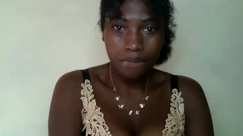 karoliee online show from April 23, 6:43 am