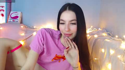 Snapshot of karolina_hottie_ chatting on February 5, 4:06 am Kira online show from February 5, 4:06 am