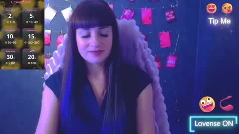 Caroline online show from October 25, 9:06 am