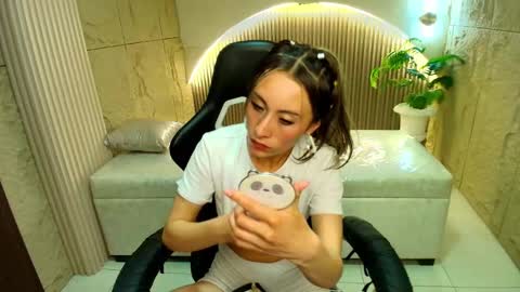 Katalina  online show from February 3, 6:40 am