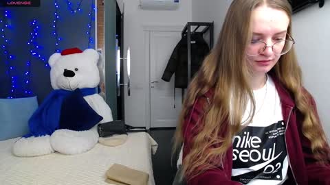 Snapshot of kate_jonson chatting on December 13, 8:21 am .Be kind and gentle with me and I will do my best for you. online show from December 13, 8:21 am