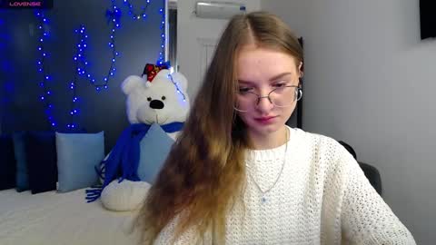 Snapshot of kate_jonson chatting on December 18, 7:58 am .Be kind and gentle with me and I will do my best for you. online show from December 18, 7:58 am