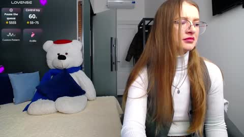 Snapshot of kate_jonson chatting on December 5, 8:00 am .Be kind and gentle with me and I will do my best for you. online show from December 5, 8:00 am
