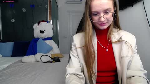 Snapshot of kate_jonson chatting on January 6, 12:57 pm .Be kind and gentle with me and I will do my best for you. online show from January 6, 12:57 pm
