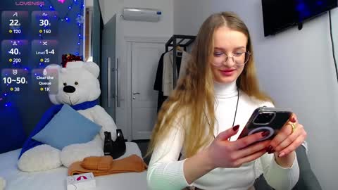 Snapshot of kate_jonson chatting on December 27, 1:28 pm .Be kind and gentle with me and I will do my best for you. online show from December 27, 1:28 pm