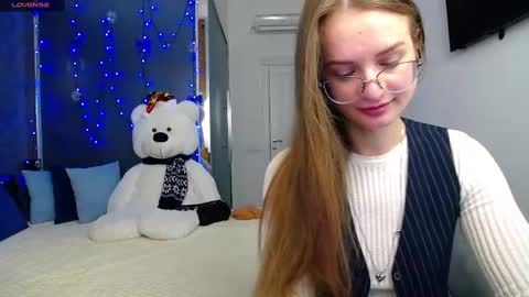 Snapshot of kate_jonson chatting on February 10, 1:44 pm .Be kind and gentle with me and I will do my best for you. online show from February 10, 1:44 pm