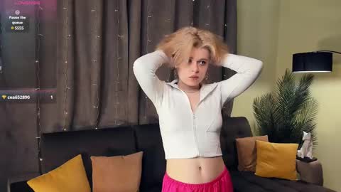 I am Essma online show from February 15, 8:11 am