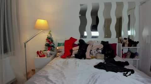 Snapshot of kate_redgar chatting on January 7, 3:12 pm kate_redgar online show from January 7, 3:12 pm