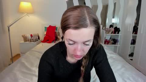 Snapshot of kate_redgar chatting on February 16, 1:49 pm kate_redgar online show from February 16, 1:49 pm