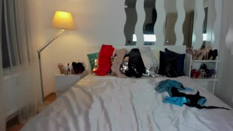 Snapshot of kate_redgar chatting on February 2, 1:30 pm kate_redgar online show from February 2, 1:30 pm