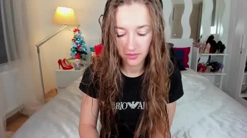 Snapshot of kate_redgar chatting on January 19, 1:44 pm kate_redgar online show from January 19, 1:44 pm