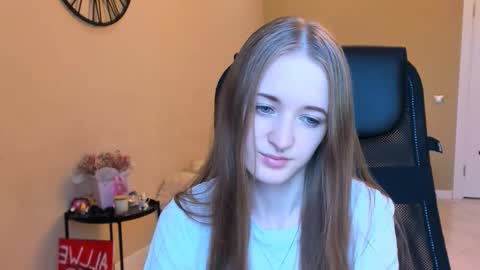 Snapshot of katekayer chatting on October 18, 9:34 am katekayer online show from October 18, 9:34 am