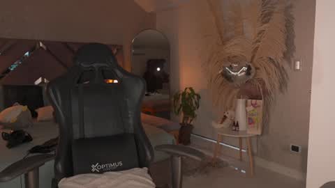  Kate Owens  online show from February 5, 12:19 pm