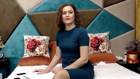 KateQueenston --  online show from November 7, 3:17 pm