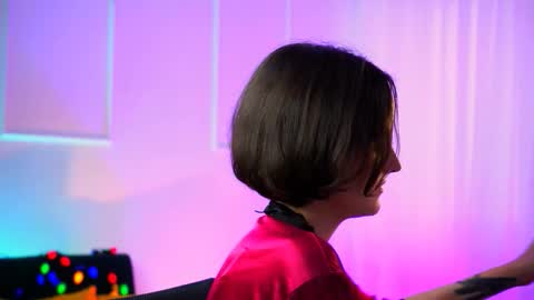 katewillows online show from February 7, 8:29 am