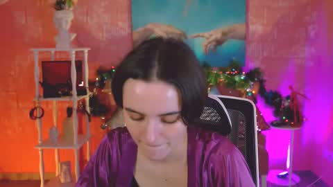 katewillows online show from December 17, 8:18 am