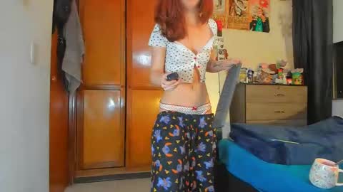 Snapshot of kathc_19 chatting on February 17, 7:04 am Katerine online show from February 17, 7:04 am