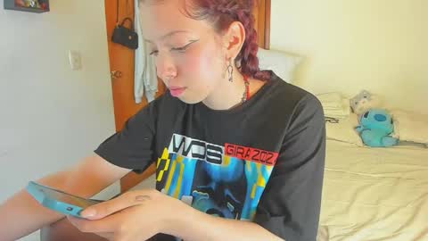 Snapshot of kathc_19 chatting on December 21, 3:58 am Katerine online show from December 21, 3:58 am