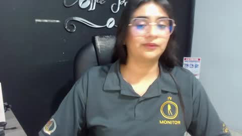 Call me Lau  online show from April 29, 10:48 pm