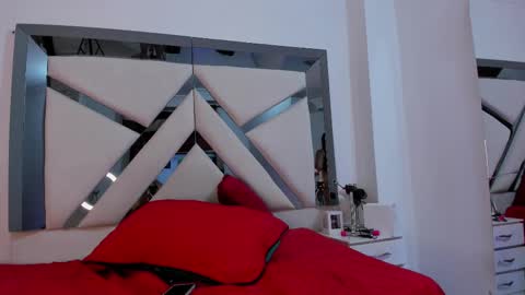 Katherine Foster online show from February 18, 11:30 pm